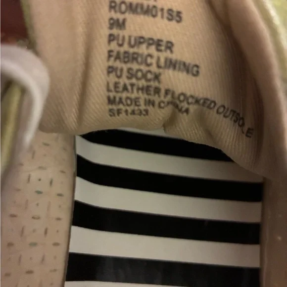 Betsey Johnson Rommy Ditzy Floral Platform Sneakers - Picture 5 of 8